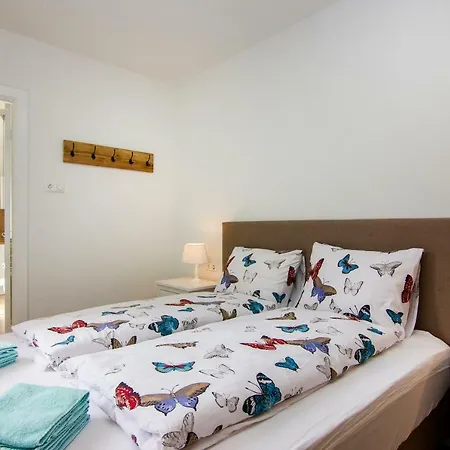 Δωμάτια σε οικογενειακή κατοικία Lou-lou *