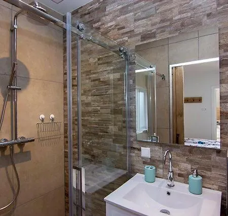 Lou-lou Homestay *